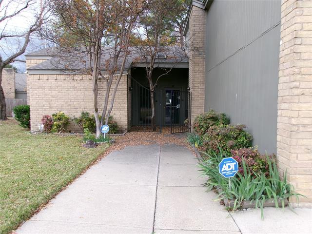 2411 N Carrier Pkwy in Grand Prairie, TX - Building Photo - Building Photo