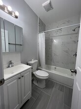240 W 24th St, Unit 2F in Chicago, IL - Building Photo - Building Photo
