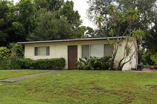 5015 Maine St in Lake Worth, FL - Building Photo