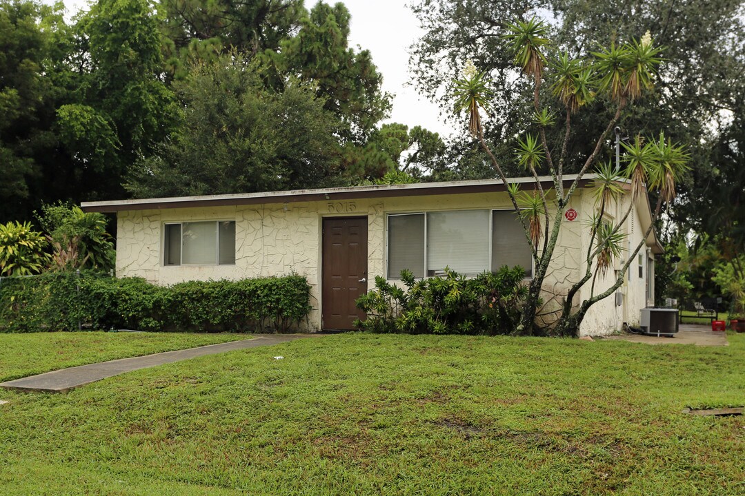 5015 Maine St in Lake Worth, FL - Building Photo