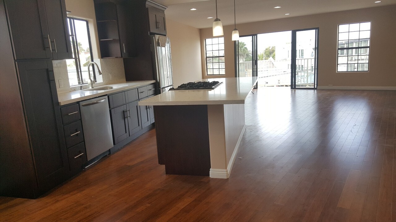 308 Pershing Dr in Los Angeles, CA - Building Photo