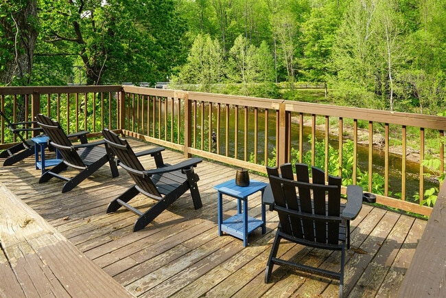 90 Faulkner Rd in Elkins, WV - Building Photo - Building Photo