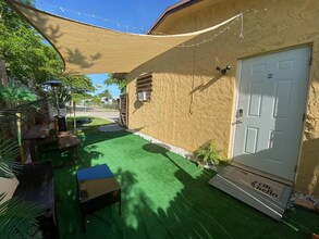 310 SW 9th Ave in Hallandale Beach, FL - Foto de edificio - Building Photo