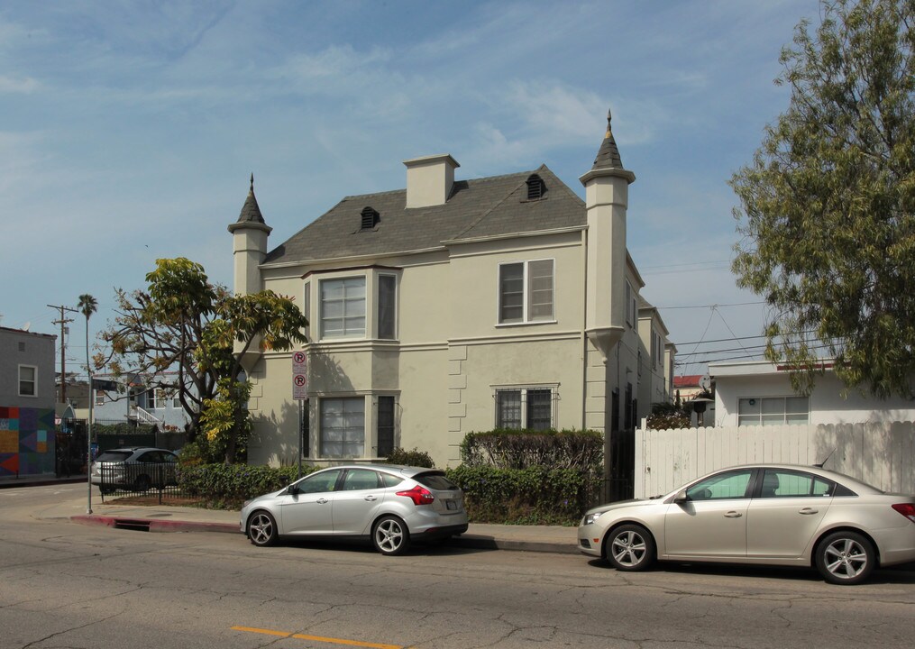 Chateau Des Roses in Venice, CA - Building Photo
