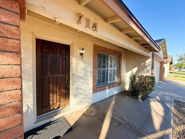714 E Via Elena St in Goodyear, AZ - Building Photo - Building Photo