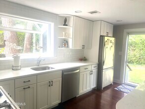 505 Leslie Ave in Brielle, NJ - Building Photo - Building Photo