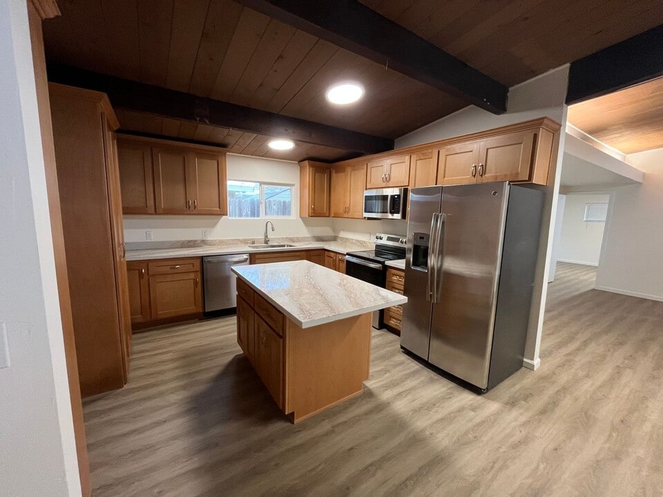 908 Oak Ave in Davis, CA - Building Photo