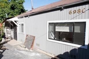 698 Brockhurst St in Oakland, CA - Building Photo
