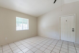 Paradise Valley Apartments in Phoenix, AZ - Building Photo - Interior Photo