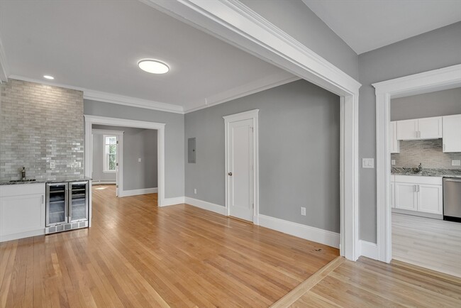 142 Sutherland Rd in Boston, MA - Foto de edificio - Building Photo