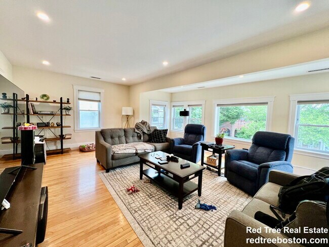 property at 72 Edenfield Ave