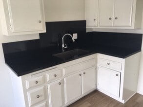 1114 W 18th St-Unit -8 in Los Angeles, CA - Foto de edificio - Building Photo