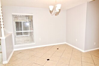 2126 Highland Hills Dr in Sugar Land, TX - Building Photo - Building Photo