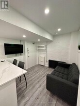 333-333 Harbord St in Toronto, ON - Building Photo - Building Photo