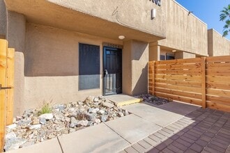 6040 W Oregon Ave in Glendale, AZ - Foto de edificio - Building Photo