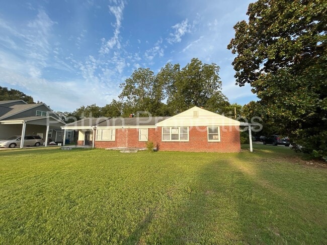property at 999 Seminole Dr