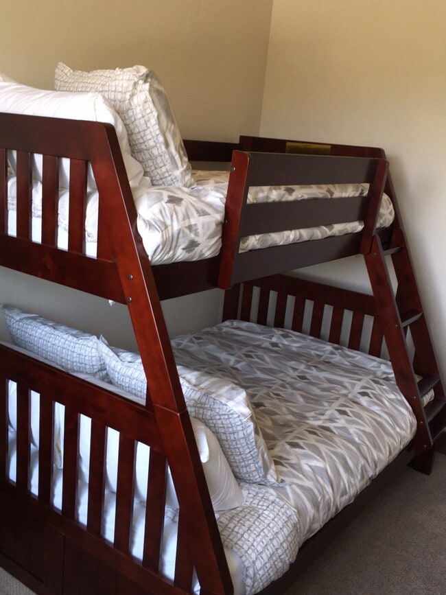 635 Clermont Cir in Steamboat Springs, CO - Building Photo - Building Photo