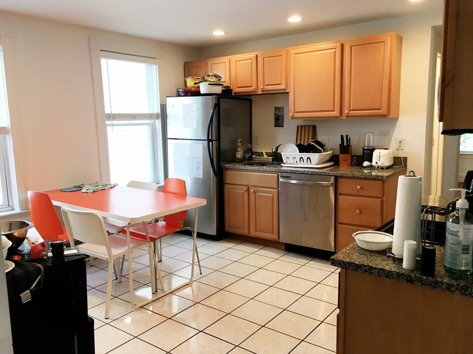 29 Brackett St, Unit 2 in Boston, MA - Building Photo