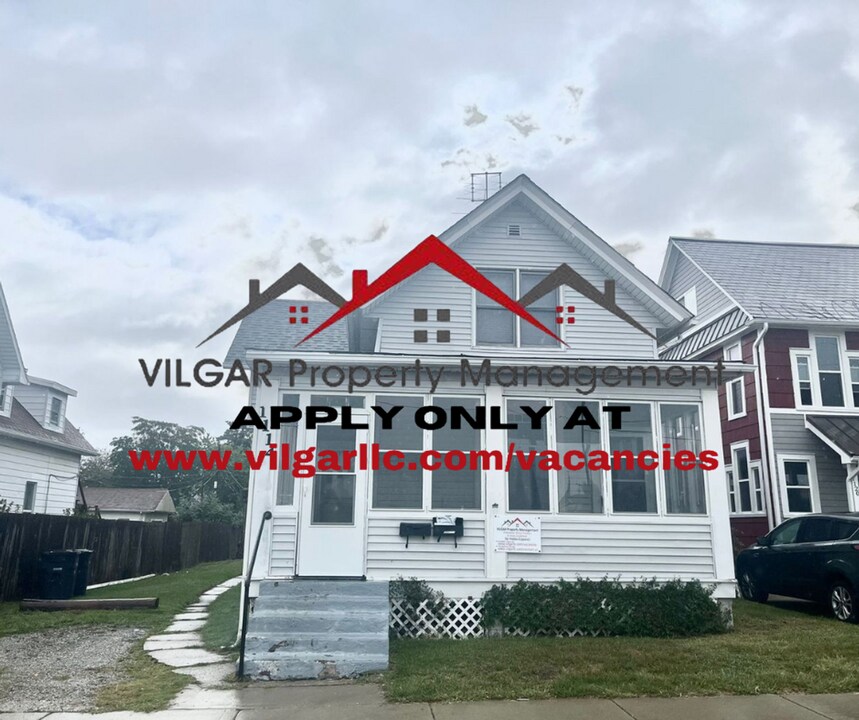 1114 Pine St in Michigan City, IN - Building Photo
