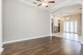 726 Regina Cir in Oakland, FL - Building Photo - Building Photo