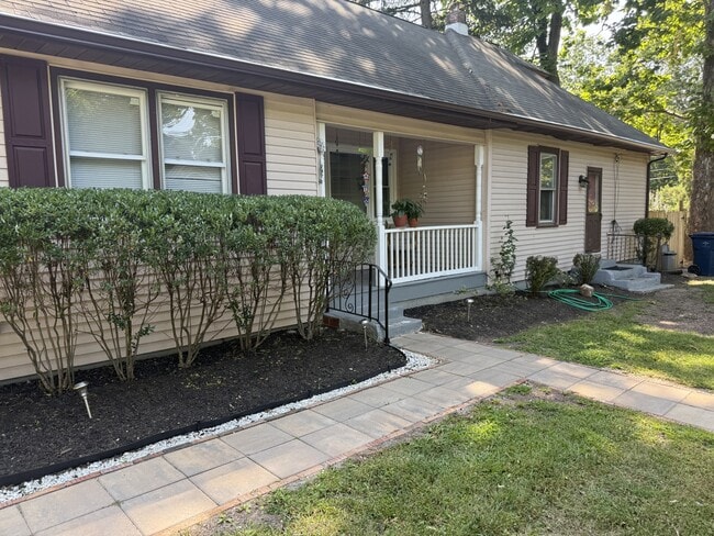 220 Johnson Ave in Lawrence Township, NJ - Foto de edificio - Building Photo