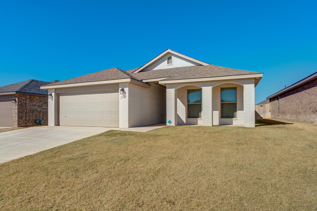 1614 141st St in Lubbock, TX - Foto de edificio