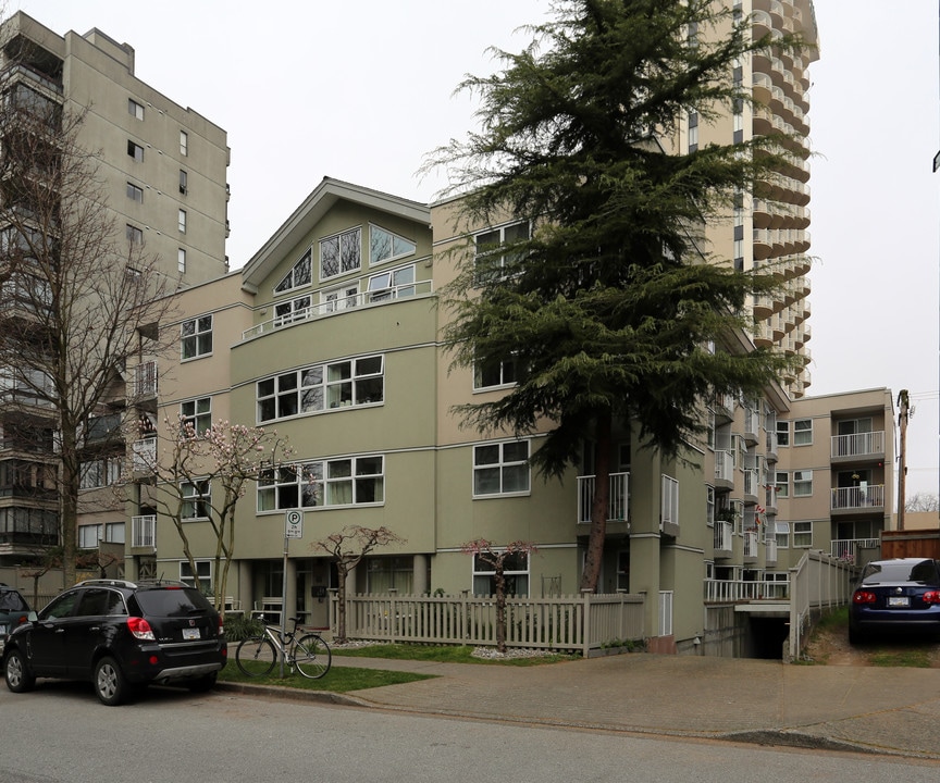 West End Manor in Vancouver, BC - Building Photo