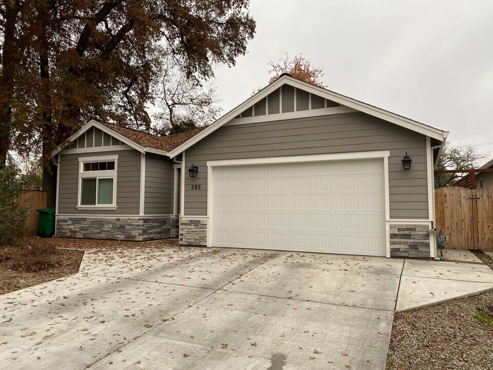385 Hideaway Park in Chico, CA - Building Photo