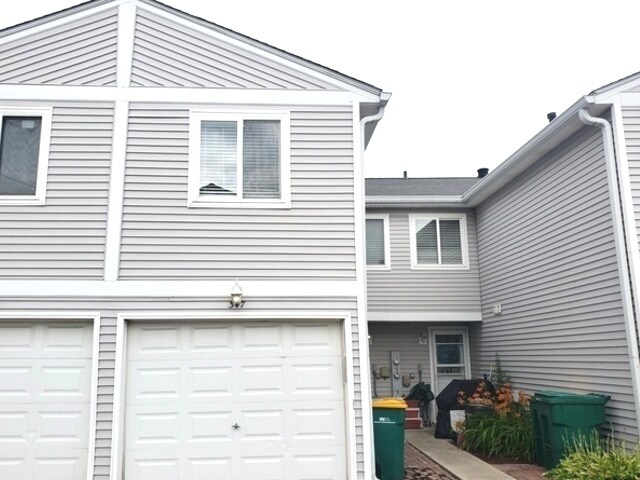 347 Meadow Green Ln in Round Lake Beach, IL - Building Photo