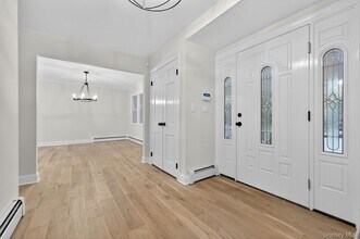 43 Edcris Ln in Huntington, NY - Building Photo - Building Photo