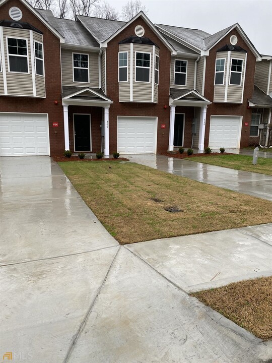 542 Maggie Ln in Jonesboro, GA - Building Photo