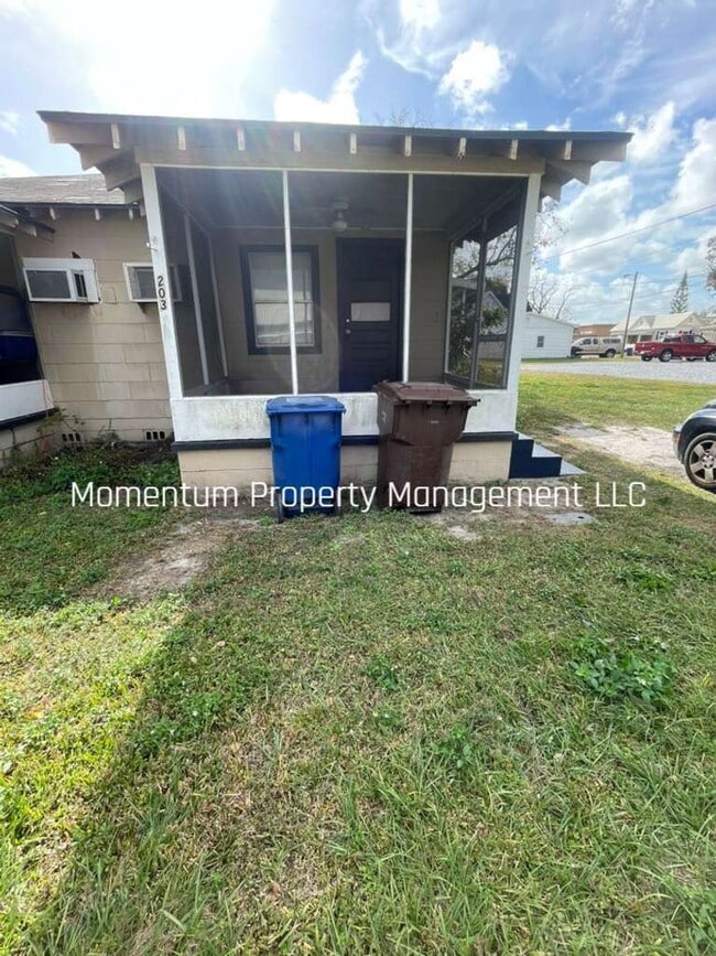 203 NE 2nd St in Mulberry, FL - Building Photo - Building Photo