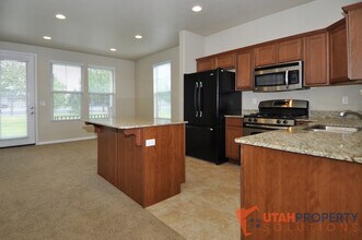 3174 Bald Mountain Dr in Taylorsville, UT - Building Photo - Building Photo