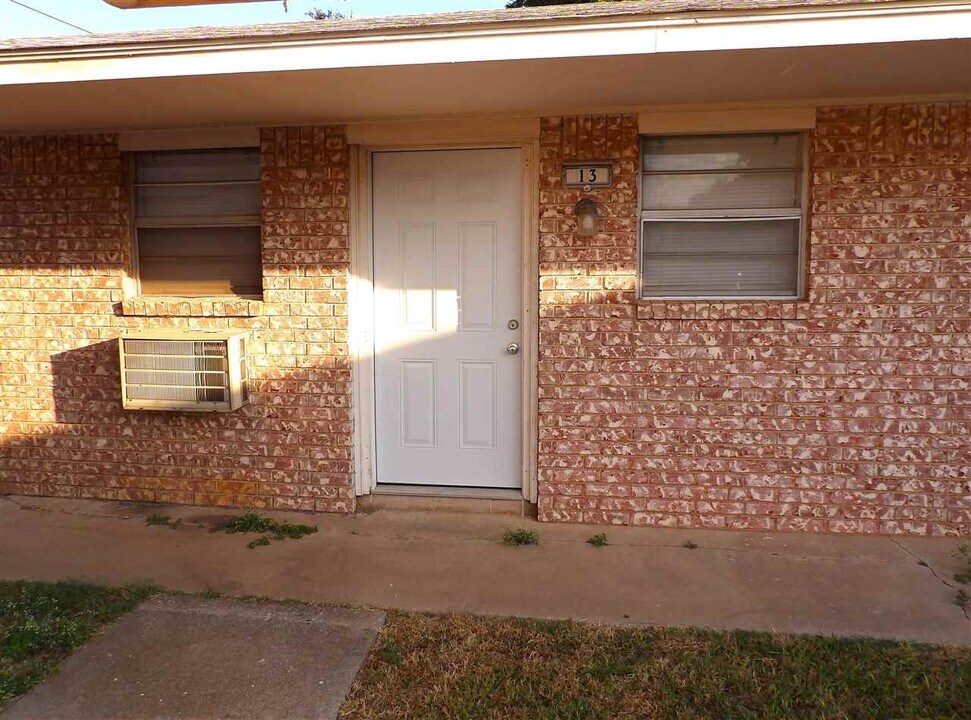 2601 SW H Ave in Lawton, OK - Building Photo