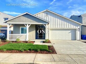 936 Tipton Ln in Patterson, CA - Building Photo