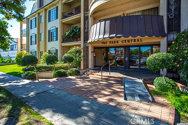 215 N Kenwood St, Unit 201 in Glendale, CA - Building Photo