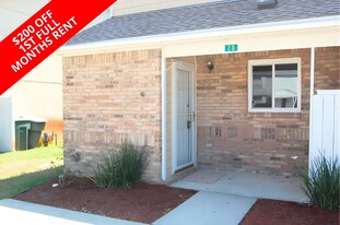 2 Cinderella Ln NW in Fort Walton Beach, FL - Building Photo