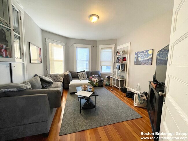 9 Taft St, Unit 3 in Boston, MA - Foto de edificio - Building Photo