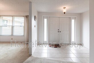 6860 Kenwood Dr in North Port, FL - Foto de edificio - Building Photo