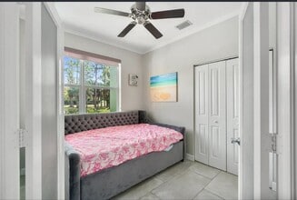 271 12th Ave NE in Naples, FL - Foto de edificio - Building Photo