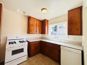 10153 Gloria Ave in Los Angeles, CA - Building Photo - Building Photo
