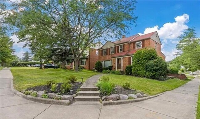 23613 E Baintree Rd in Beachwood, OH - Building Photo - Building Photo