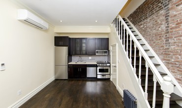 244 10th Avenue in New York, NY - Building Photo - Interior Photo