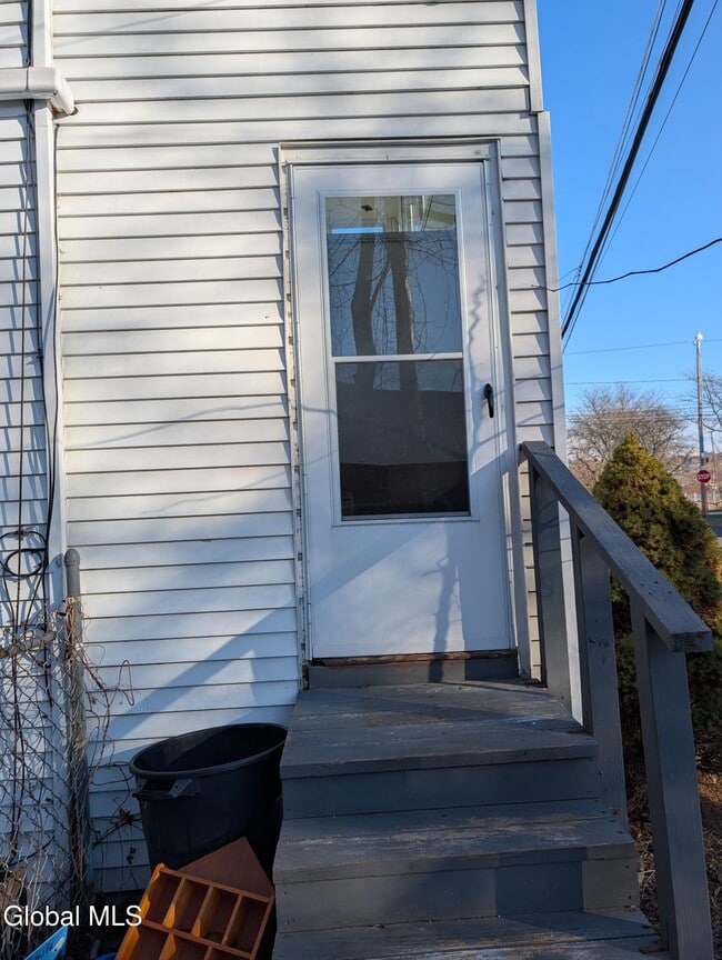 318 27th St in Watervliet, NY - Building Photo - Building Photo