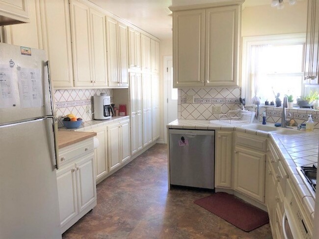 548 W 4th Ave in Chico, CA - Building Photo - Building Photo