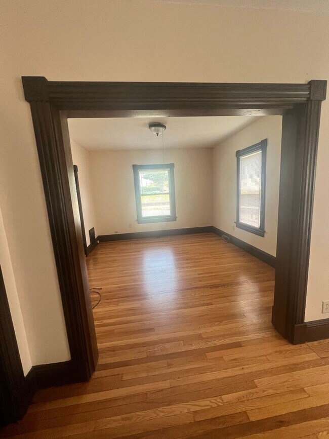 27 Madison St-Unit -Floor 1 in New Britain, CT - Foto de edificio - Building Photo
