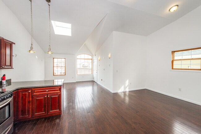 103 Jefferson Ave, Unit 2 in Jersey City, NJ - Building Photo - Building Photo