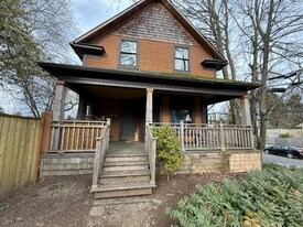 2003 N Willamette Blvd in Portland, OR - Building Photo