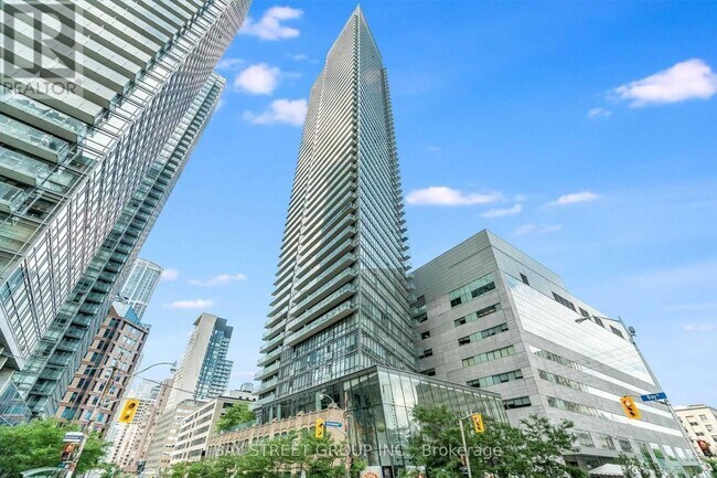 property at 832-2832 Bay St.