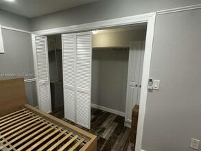 6837 SW 39th Terrace in Miami, FL - Building Photo - Building Photo